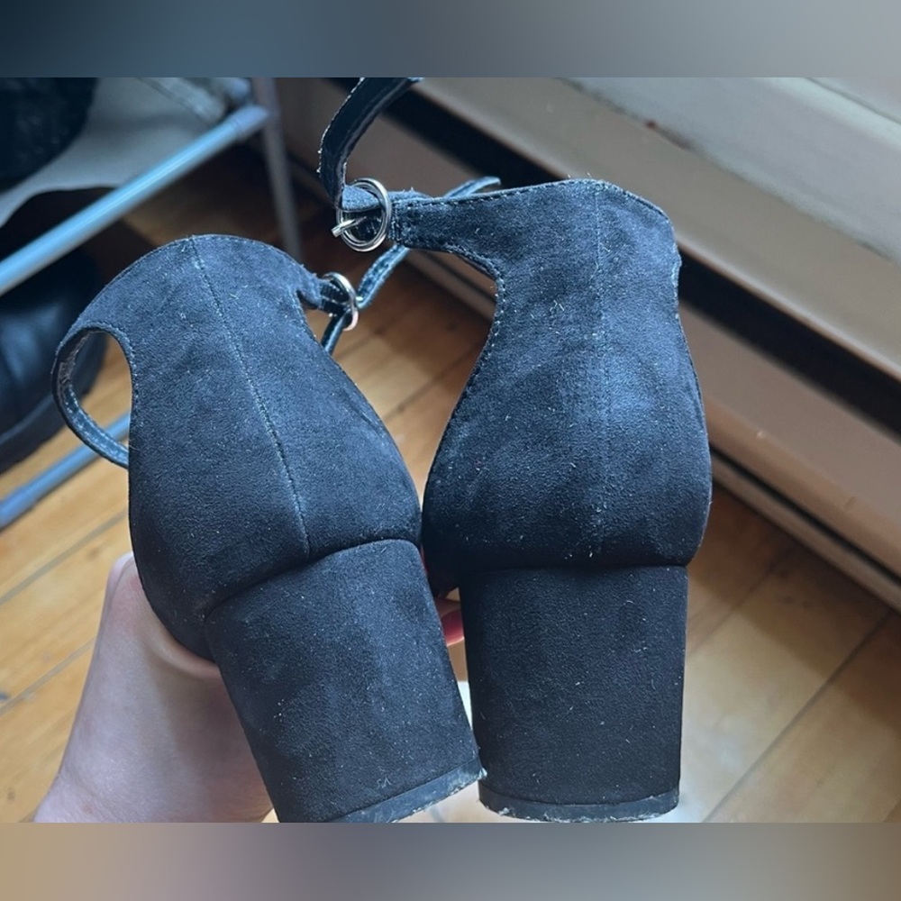 2 pair sandal bundle - Picture 2 of 11